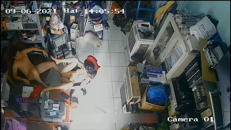 Bà xã chồng làm tình nhau trong của thằng nhỏ máy tính